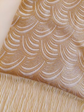 Bolso de fiesta dorado con flecos