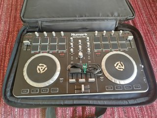 Controladora DJ Numark Mixtrack Pro 2 + Funda