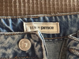 Pantalón corto vaquero desgastado