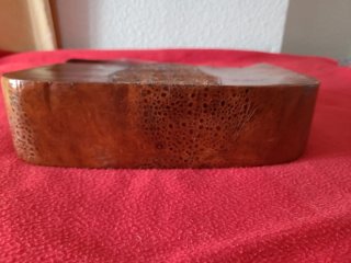 Bolso de piel marrón con billetera