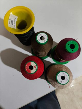 Lote 5 hilos para coser cuero (varios colores)