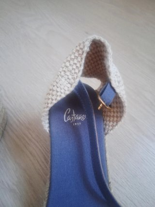 Sandalias alpargatas Castañer color azul.