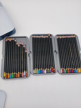 Derwent Chromaflow Set di 36 Matite, Nucleo da 3,5mm e Alta Durezza, Texture Morbida e Facile da Mescolare, Ideale per Disegnare
