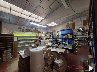 Nave industrial en venta en Adurtza - Aretxabaleta en Vitoria-Gasteiz