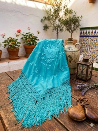 Mantón bordado azul turquesa