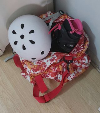 Patines en línea negros y rosas