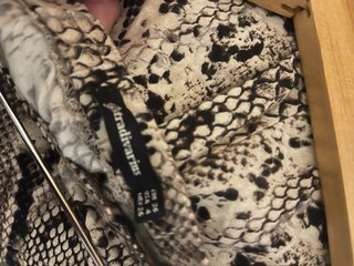 Falda larga Stradivarius estampado serpiente