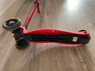 Patinete Maxi Micro Rojo, ruedas con Led