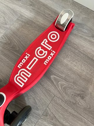 Patinete Maxi Micro Rojo, ruedas con Led