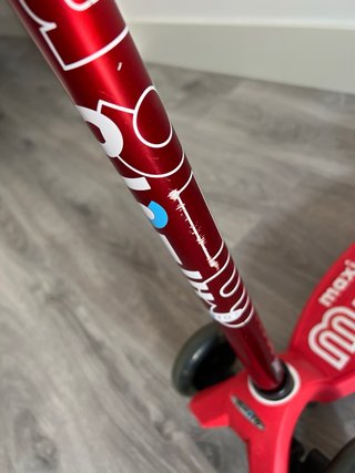 Patinete Maxi Micro Rojo, ruedas con Led