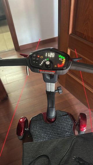 Moto eléctrica 4 ruedas roja
