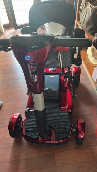 Moto eléctrica 4 ruedas roja
