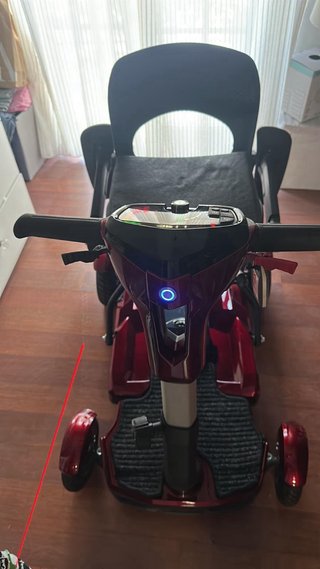 Moto eléctrica 4 ruedas roja