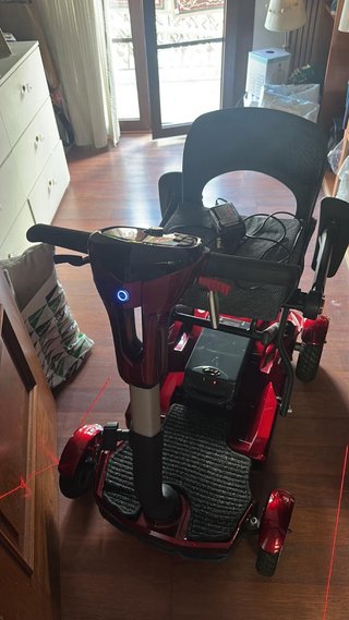 Moto eléctrica 4 ruedas roja
