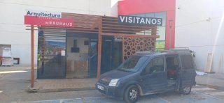 Pérgola de aluminio con 4 puertas