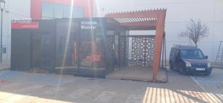 Pérgola de aluminio con 4 puertas