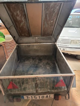 Remolque metálico para transporte de animales