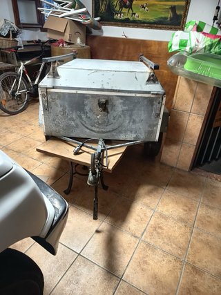 Remolque metálico para transporte de animales