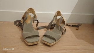 Cuñas de esparto atadas mujer