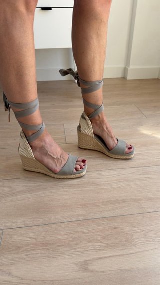 Cuñas de esparto atadas mujer