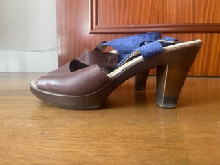 Sandalias de piel marrón y azul T.38