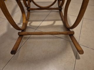 Mecedora de madera y mimbre