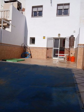 Casa adosada en alquiler en Pilas