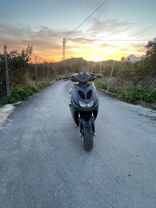 Yamaha Aerox Negra