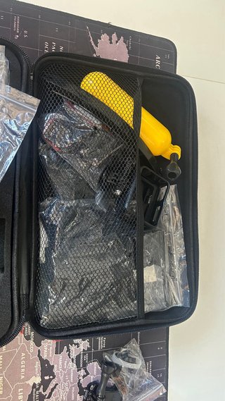 GoPro Hero 7 + Batería extra + Pack complementos