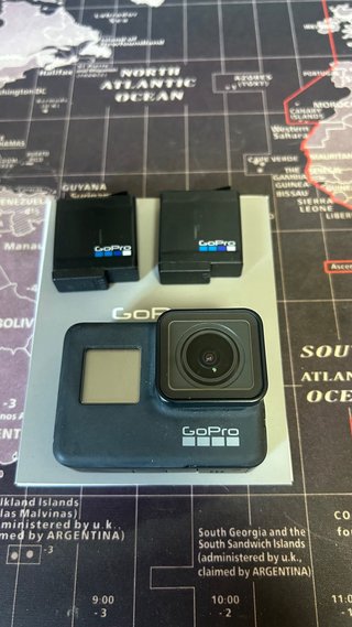 GoPro Hero 7 + Batería extra + Pack complementos