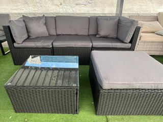 Sofá modular con puff y mesa de centro