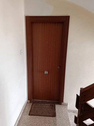 Puerta blindada con marco