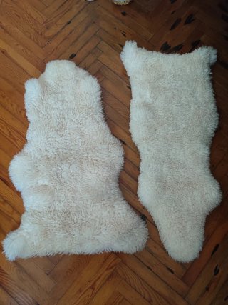 Tappeti di lana beige e bianchi