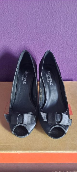 Zapatos MARYPAZ negros con lazo