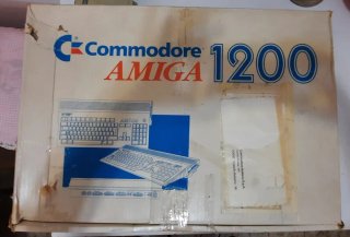 Commodore Amiga 1200 con 4 giochi