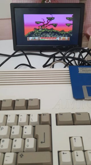 Commodore Amiga 1200 con 4 giochi