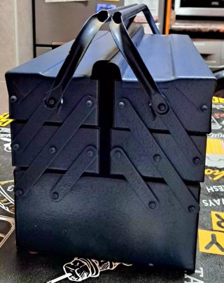 Caja de herramientas metálica azul