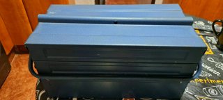 Caja de herramientas metálica azul