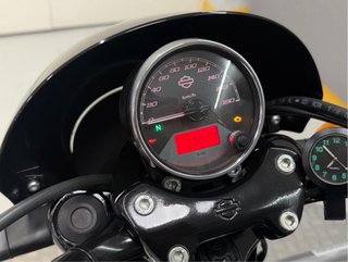 HARLEY DAVIDSON STREET 750