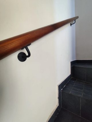 Pieza de madera pasamanos
