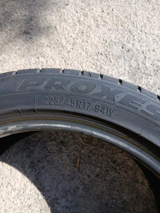 Neumático Toyo 225/45 R17 94W
