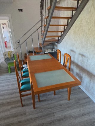 Mesa de comedor extensible con 4 sillas