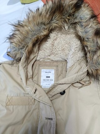 Cazadora de invierno Bershka beige