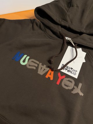 Sudadera Nuevayol Benito Antonio x Zara