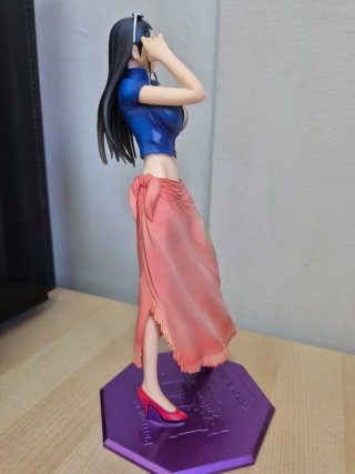 Figura Nico Robin Megahouse