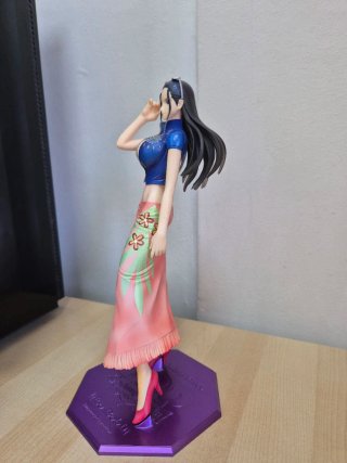 Figura Nico Robin Megahouse