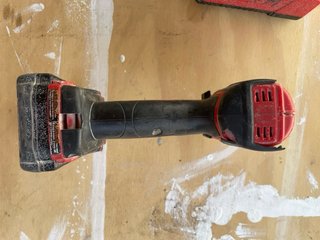 Atornillador de impacto Milwaukee M18