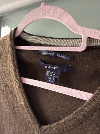 Jersey Gant Marrón Cuello Pico