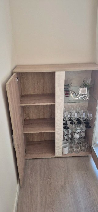 Mueble de madera y cristal 115x90cm