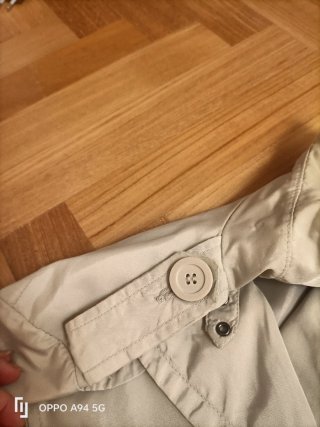 Trench corto Zara mujer beige